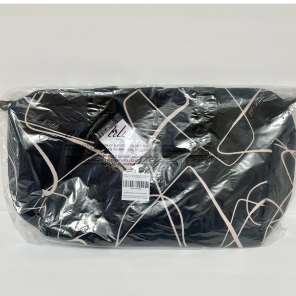 Mali & Lili Weekender Bag Abstract Print - Picture 7 of 12